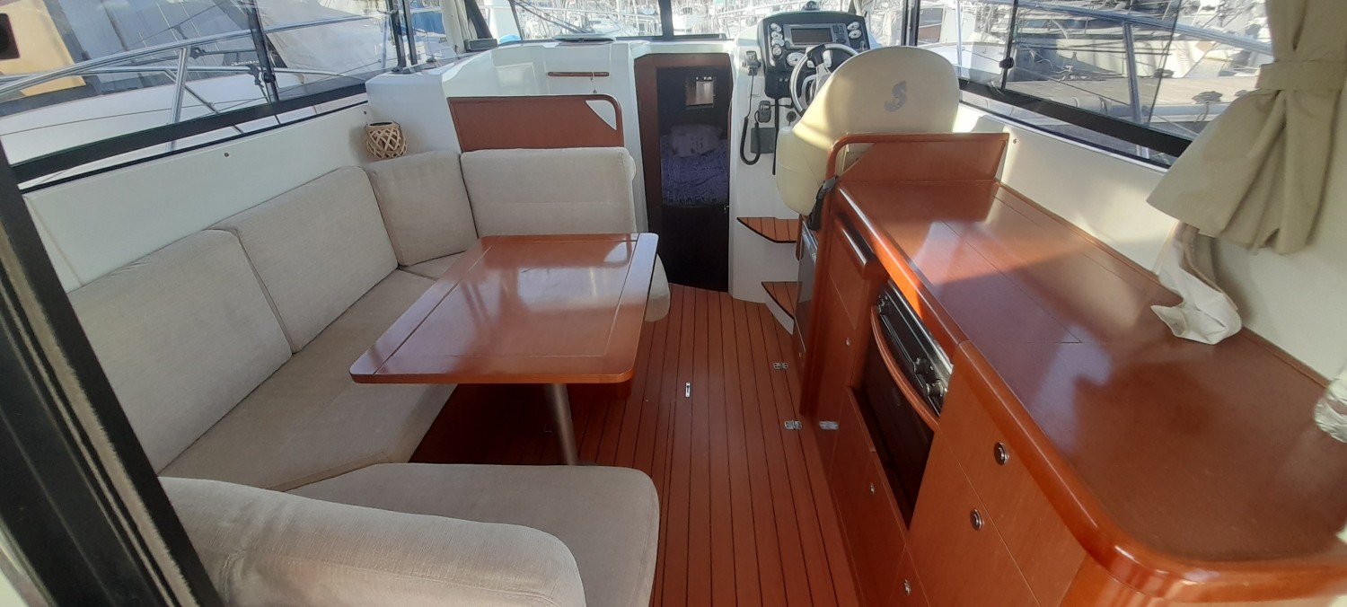 slider 2 Beneteau Antares 30 Fly